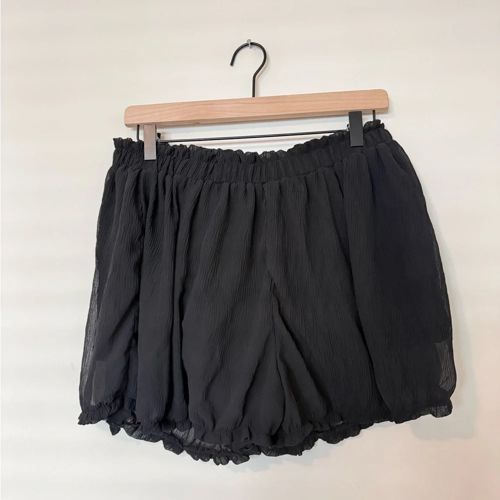 Lulus NWOT Style Update High Waisted Shorts in Black Size Large